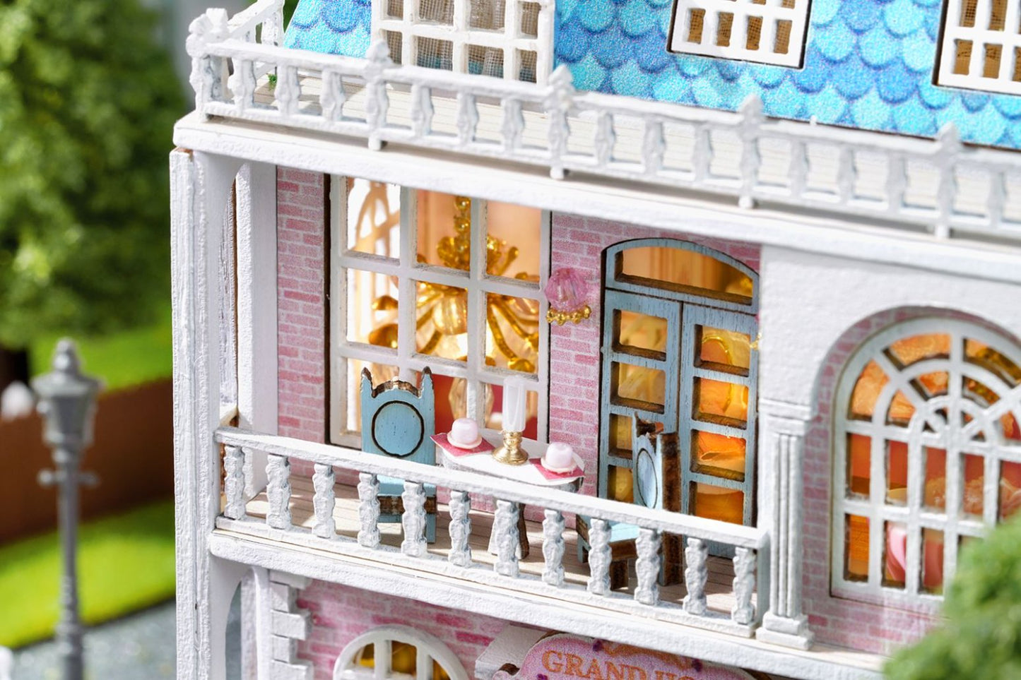 Flip Cottage-Grand Hotel DIY Craft Kit